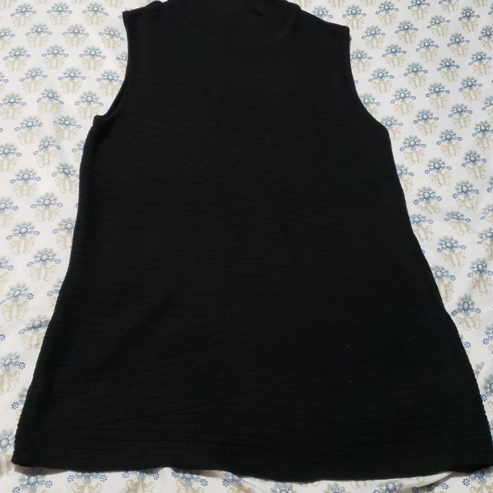 Dana Buchman sleeveless Blouse